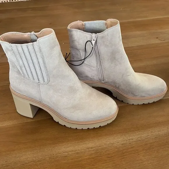 BNWT Women Boots Size 11 - Picture 1 of 6